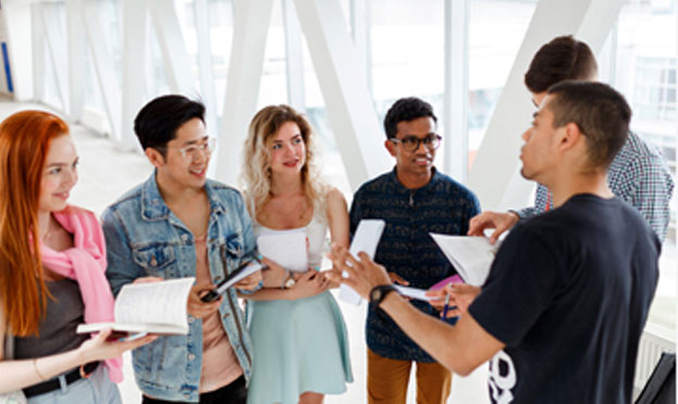 한미대학생연수 관련 토론중인 학생들 이미지